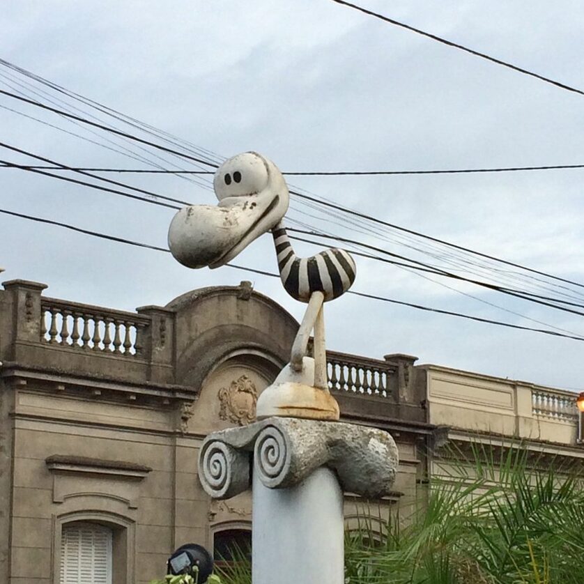La Escultura de Clemente de Caloi en Mitre y Diagonal Brown