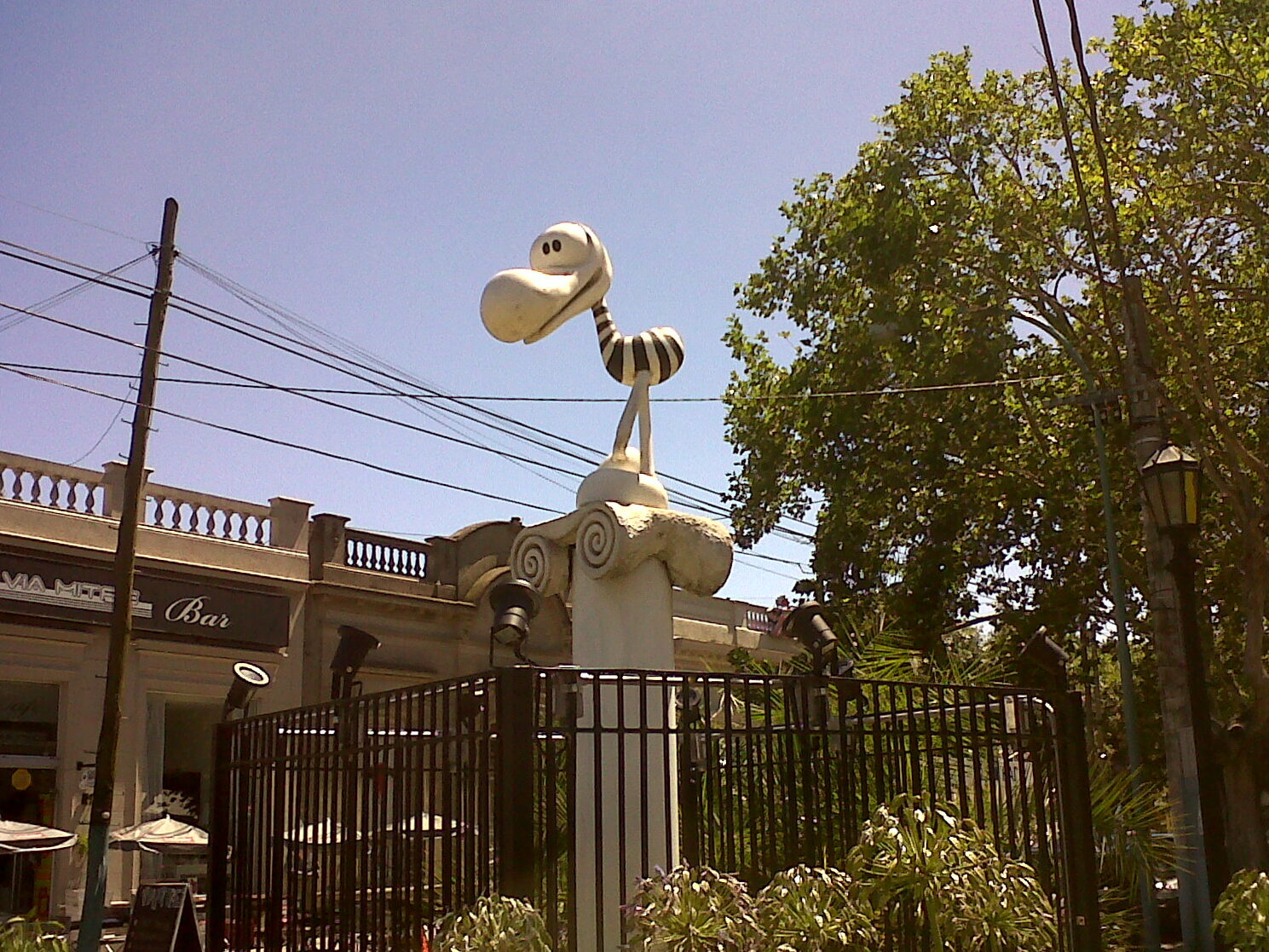La Escultura de Clemente de Caloi en Mitre y Diagonal Brown