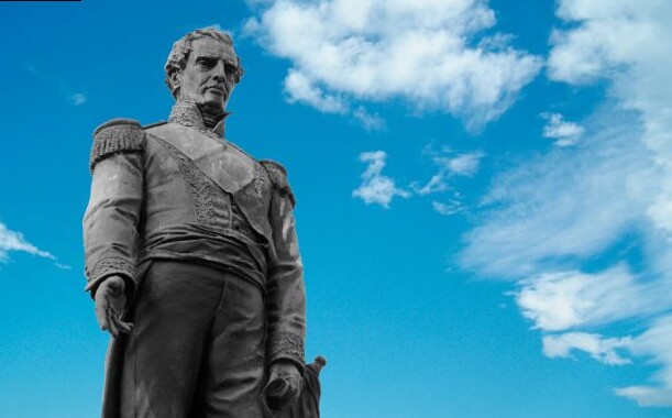 Primer Monumento a Guillermo Brown en Adrogué