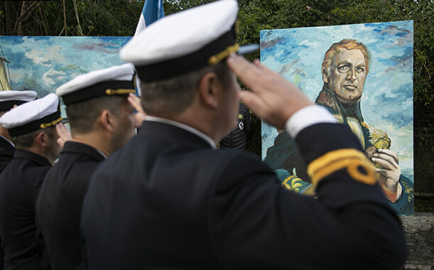 Primer Monumento a Guillermo Brown en Adrogué 2