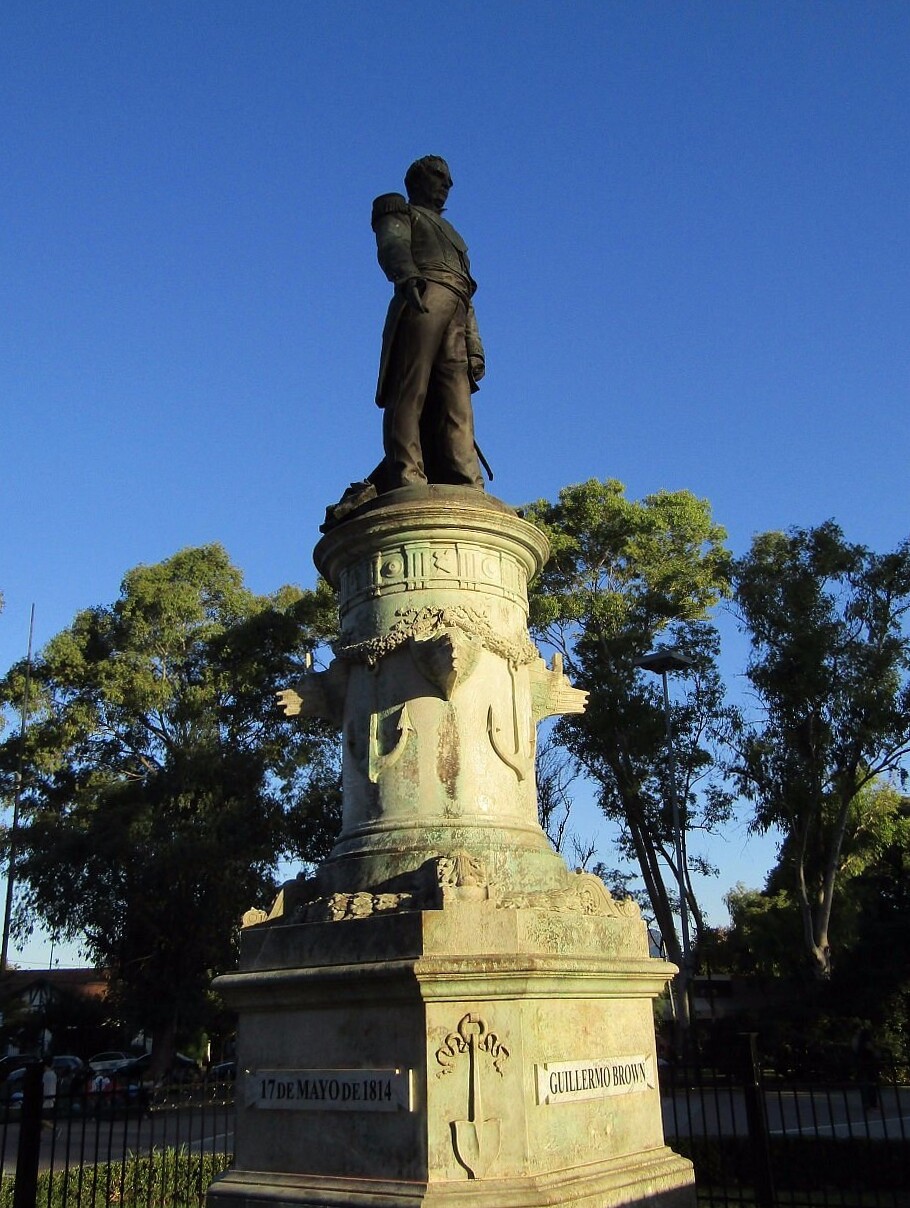 Primer Monumento a Guillermo Brown en Adrogué 3